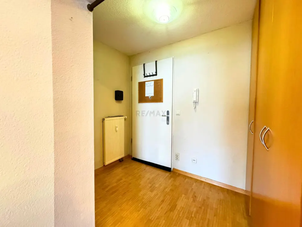 Möblierte Zwei Zimmer Wohnung mit Balkon und Stellplatz