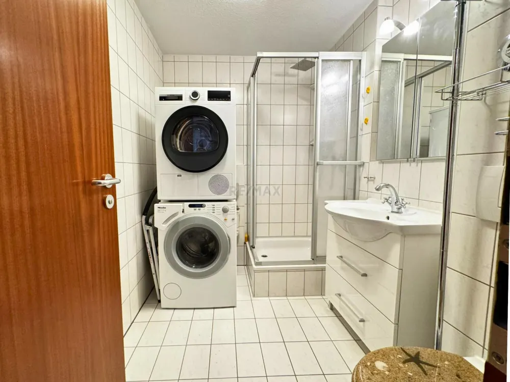 Möblierte Zwei Zimmer Wohnung mit Balkon und Stellplatz