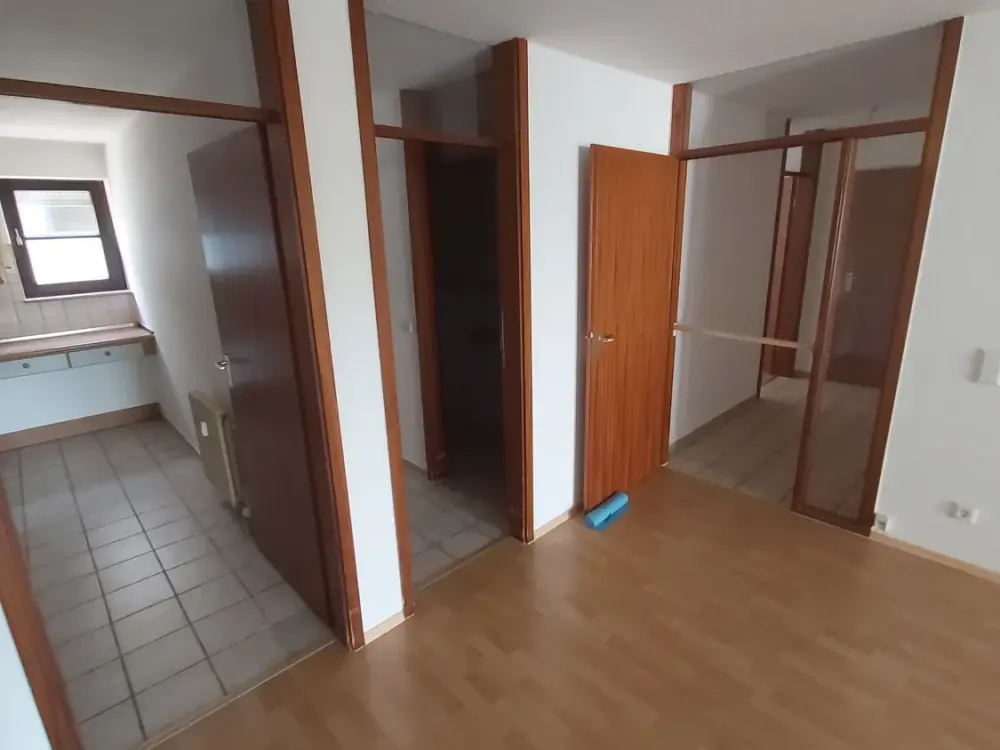 Schickes 2-Zi-Appartement inkl.Terrasse/Garten,TL-Bad,Gäste-WC,zentrale Top-Lage,Topzustand,EBK + TG