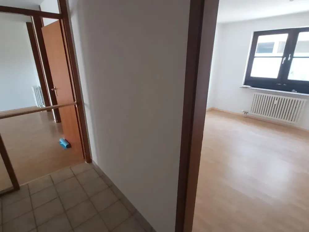 Schickes 2-Zi-Appartement inkl.Terrasse/Garten,TL-Bad,Gäste-WC,zentrale Top-Lage,Topzustand,EBK + TG