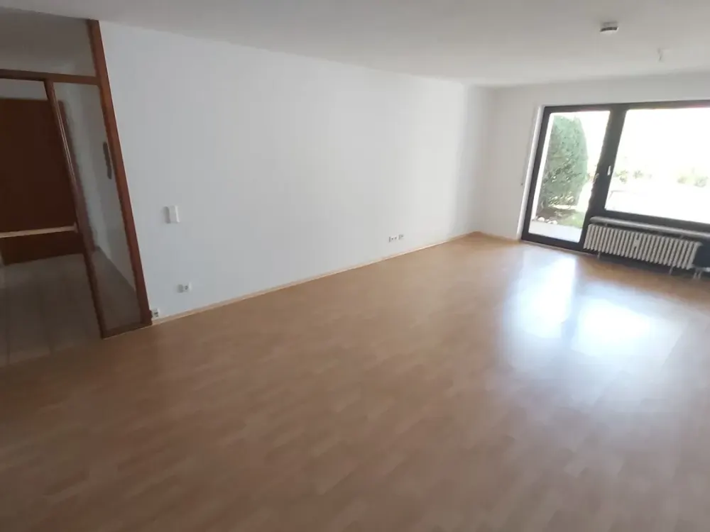 Schickes 2-Zi-Appartement inkl.Terrasse/Garten,TL-Bad,Gäste-WC,zentrale Top-Lage,Topzustand,EBK + TG