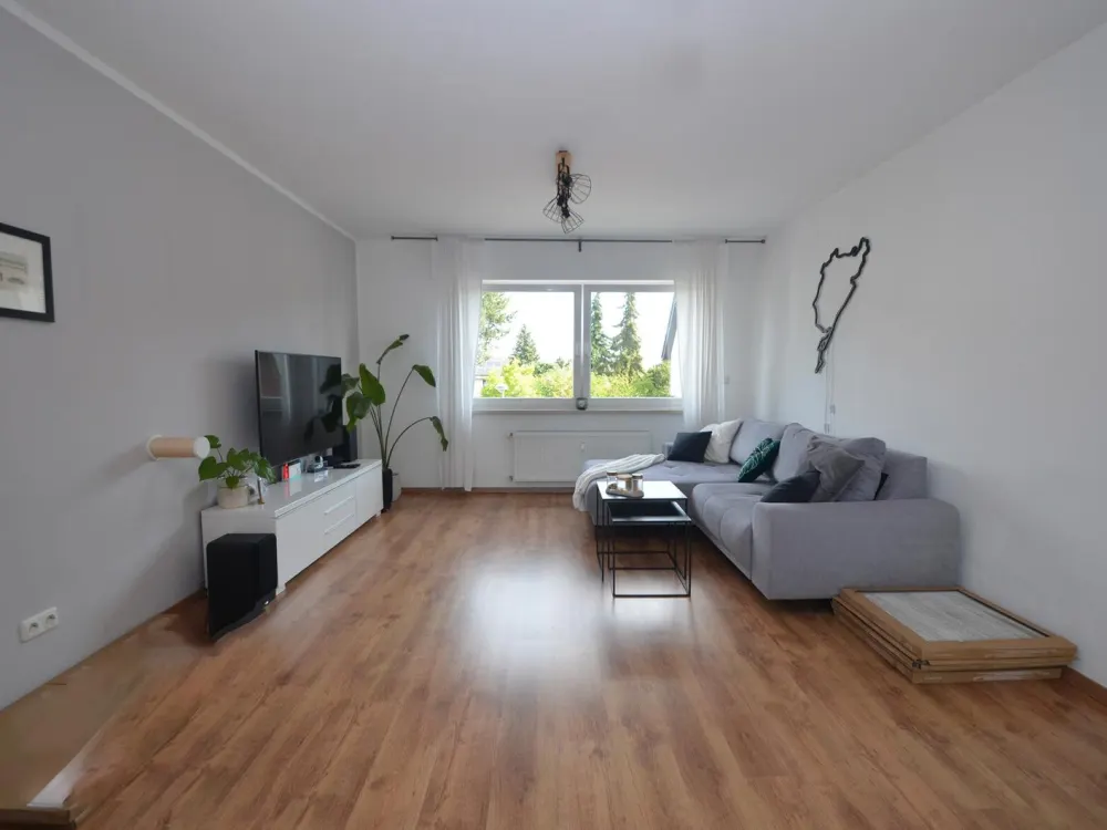 Moderne helle 3-Zimmer-Wohnung mit Balkon und Stellplatz!