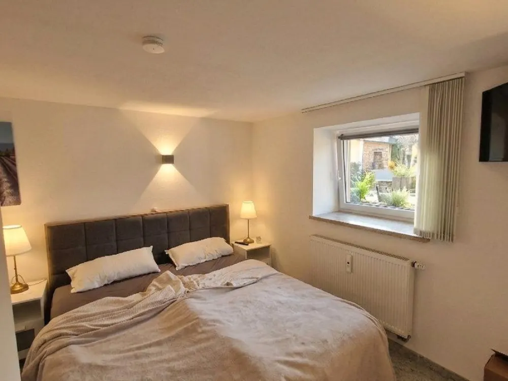 Möbliertes 2-ZIMMER-APARTMENT Souterrain, in Nürnberg