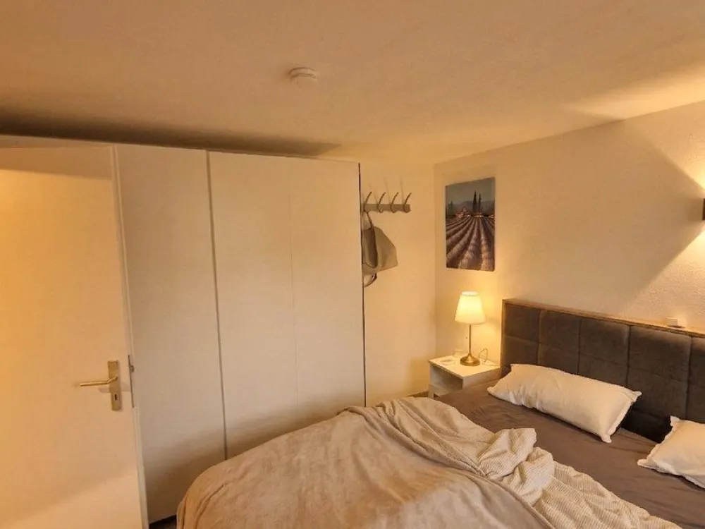 Möbliertes 2-ZIMMER-APARTMENT Souterrain, in Nürnberg