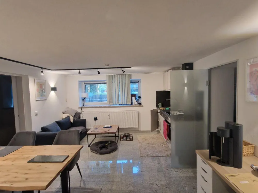 Möbliertes 2-ZIMMER-APARTMENT Souterrain, in Nürnberg
