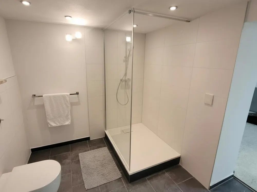 Möbliertes 2-ZIMMER-APARTMENT Souterrain, in Nürnberg