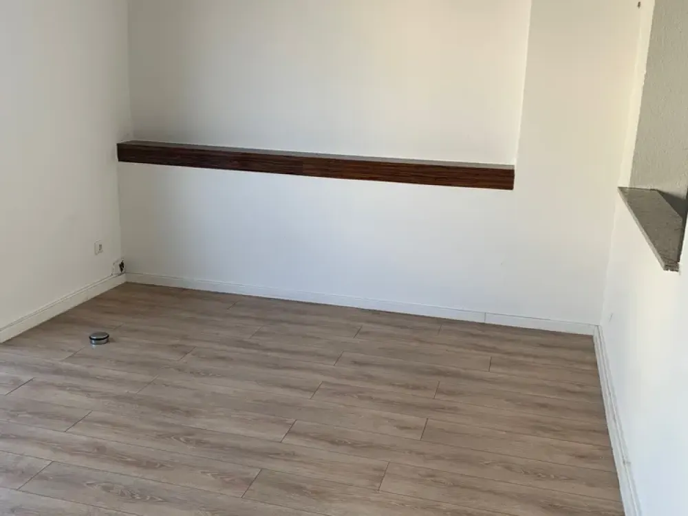 Moderne 2-ZW mit Balkon und EBK!