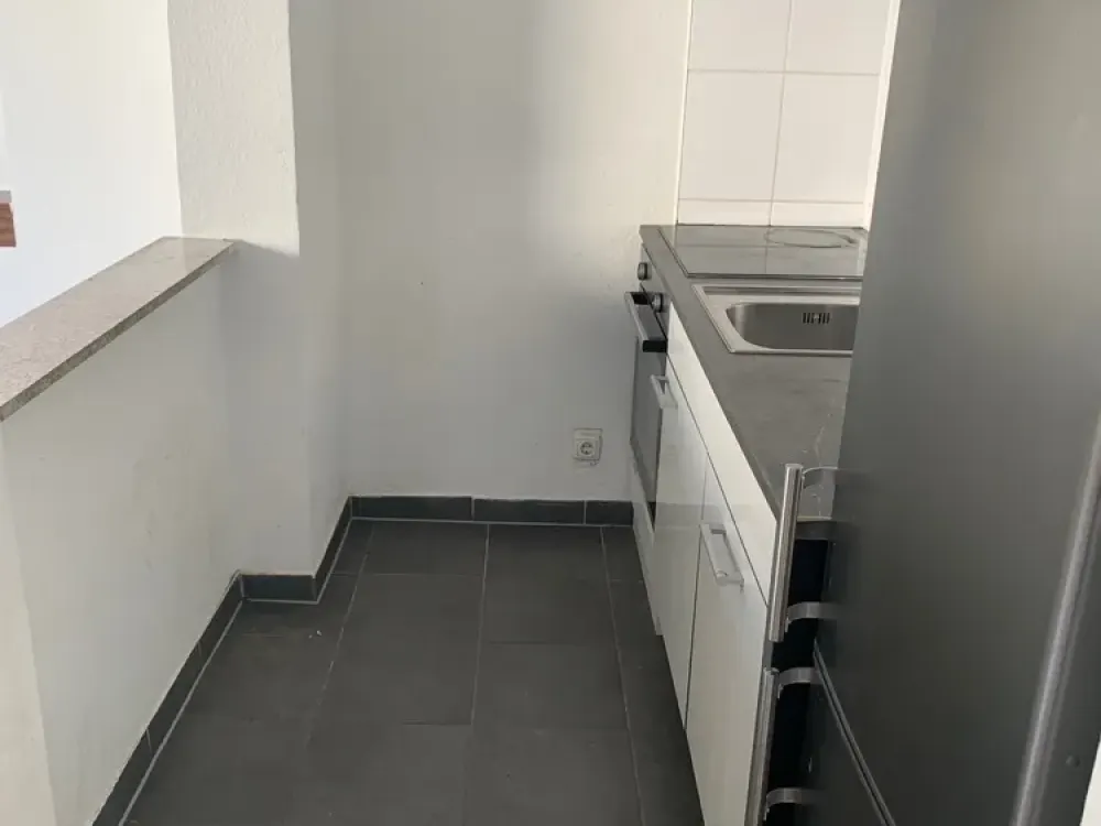 Moderne 2-ZW mit Balkon und EBK!