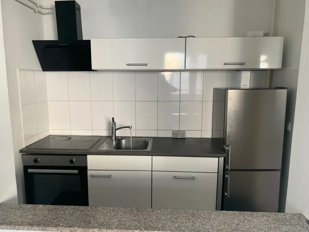 Moderne 2-ZW mit Balkon und EBK!