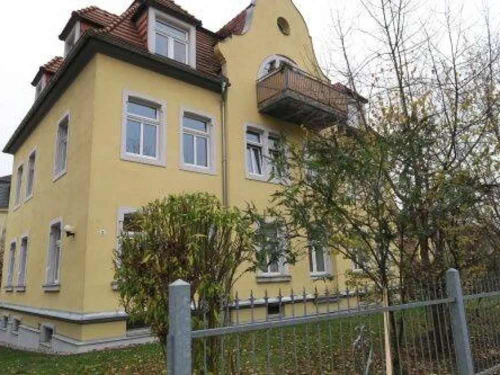Schöne helle 2 RWG Hochparterre, Parkett und Laminat, Bad mit Fenster, ASR, Balkon