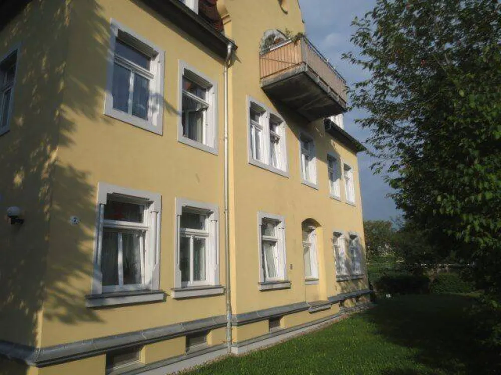 Schöne helle 2 RWG Hochparterre, Parkett und Laminat, Bad mit Fenster, ASR, Balkon
