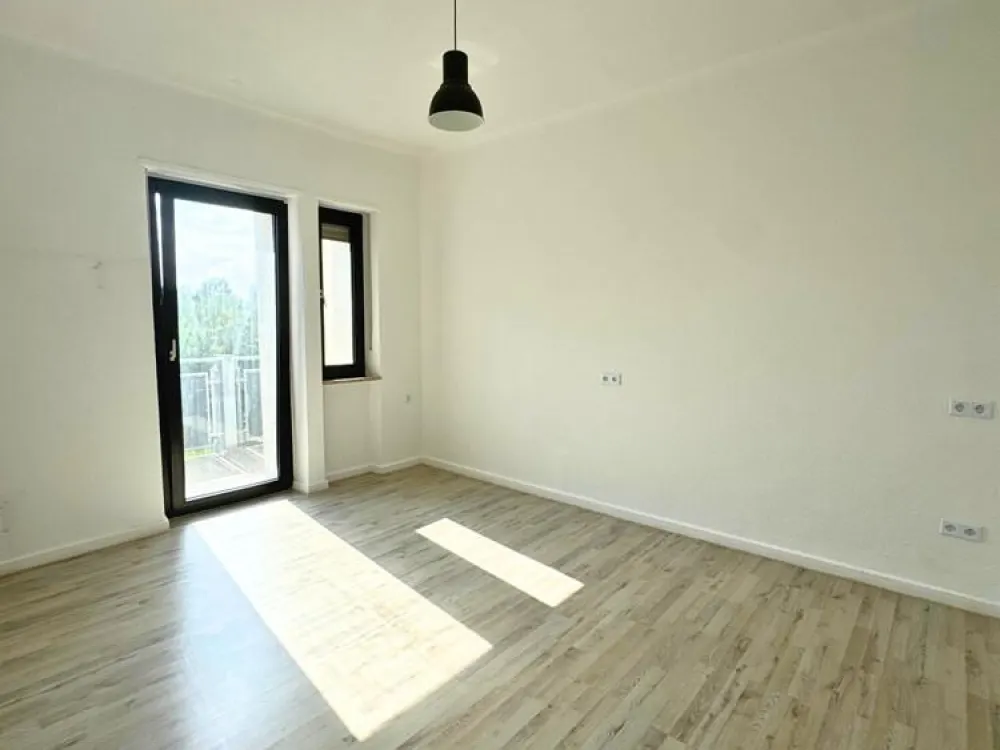Bright Renovated 4-Room Apartment with Balcony in Convenient Location
