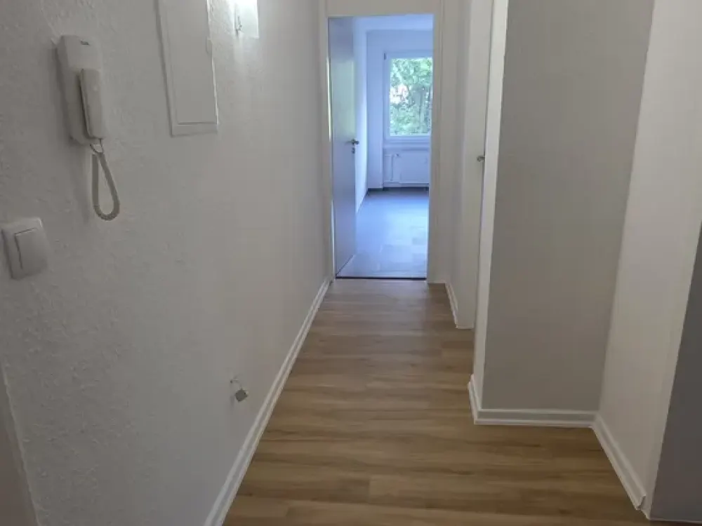 Renovated 4-room apartment with fitted kitchen in a central location