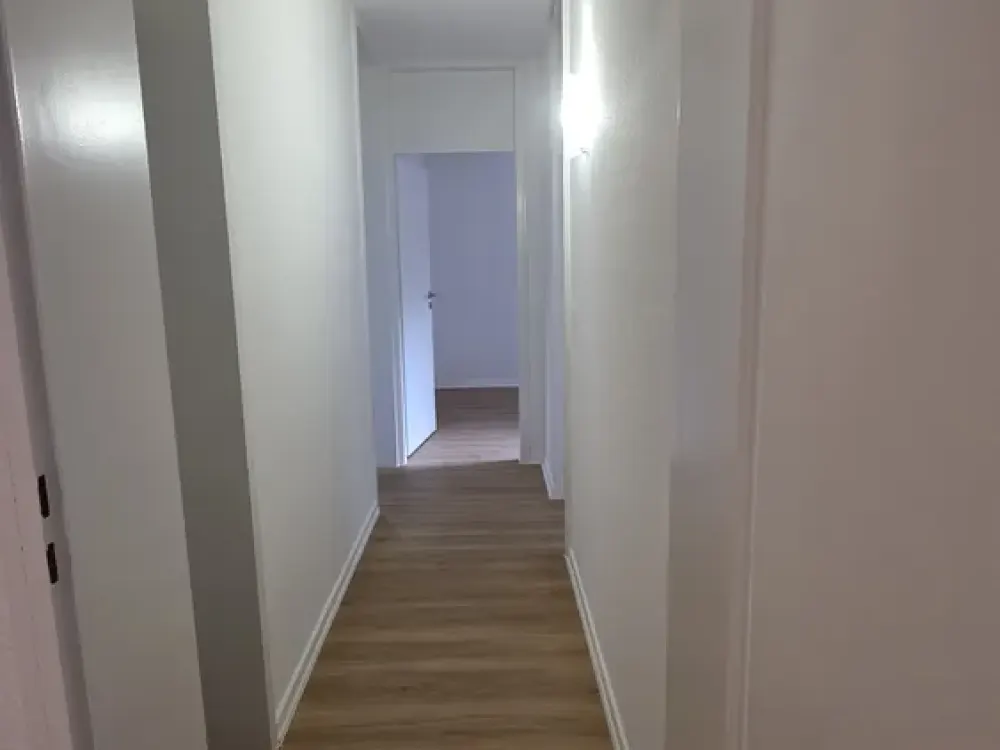 Renovated 4-room apartment with fitted kitchen in a central location