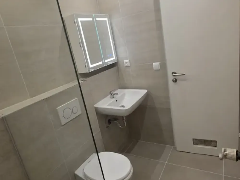 Renovated 4-room apartment with fitted kitchen in a central location