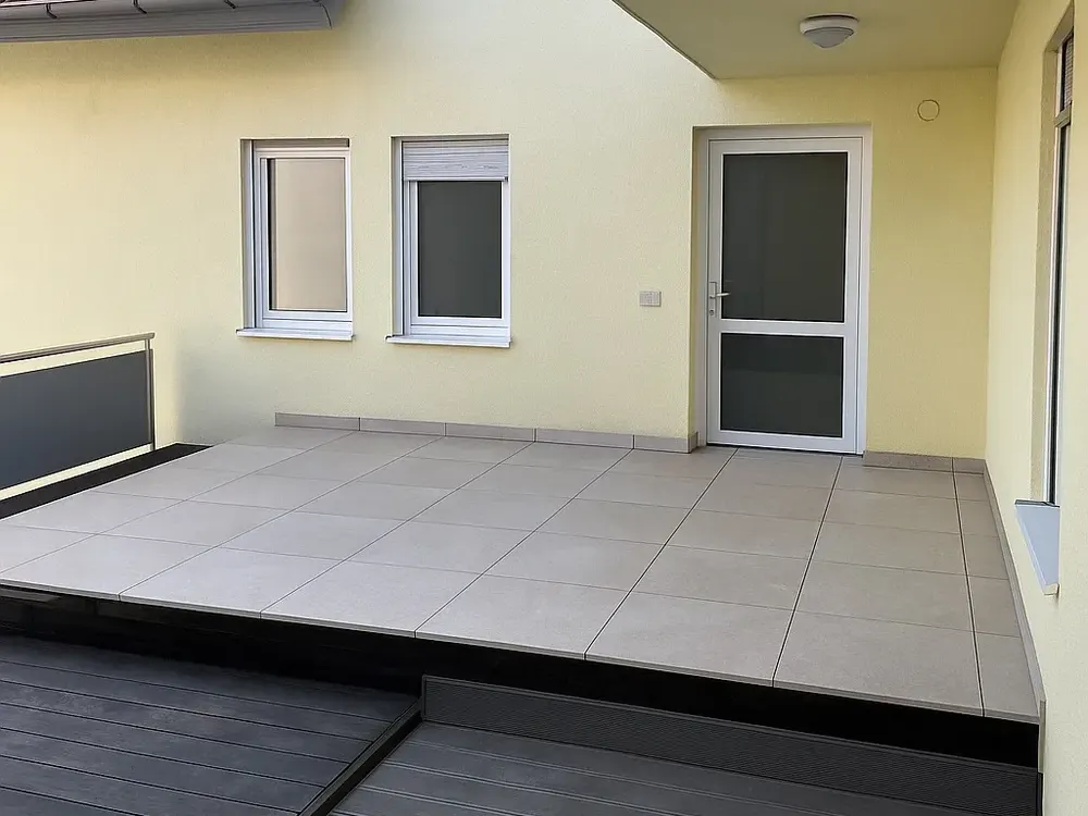 Modernisierte 2-ZKB-Wohnung mit großer Terrasse in Neuburg
