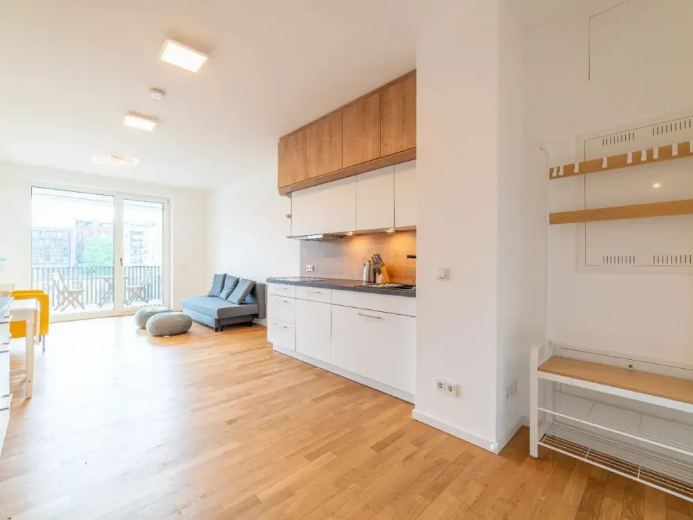 Premium 2‑Room Living South‑Facing the Berlin Wall