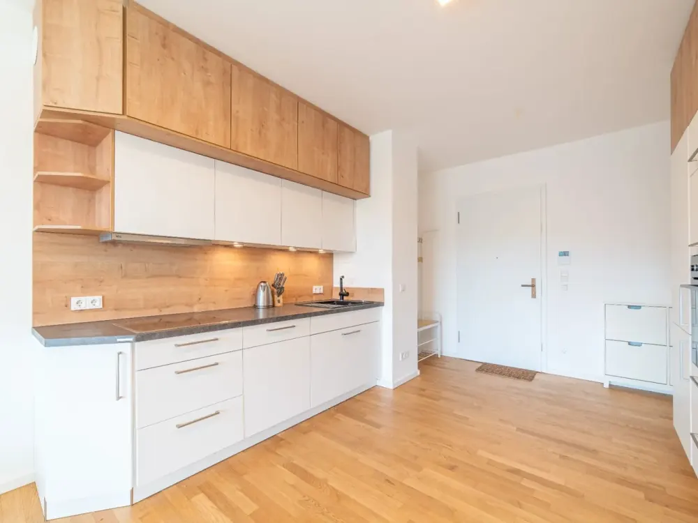 Premium 2‑Room Living South‑Facing the Berlin Wall
