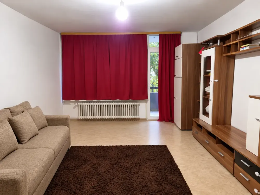 2-Zimmer-Wohnung mit Balkon, Aufzug & Keller, S-Bahn fußläufig!
