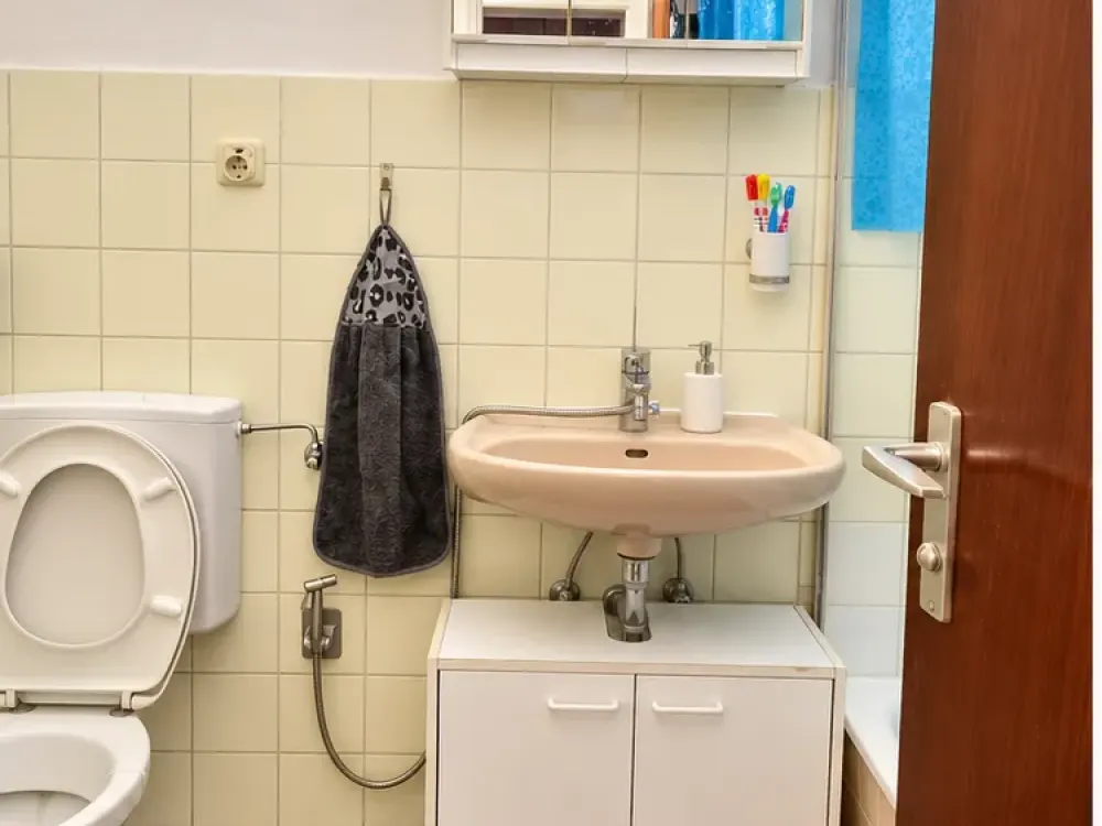 2-Room Apartment with Balcony, Elevator & Cellar, S-Bahn Within Walking Distance!