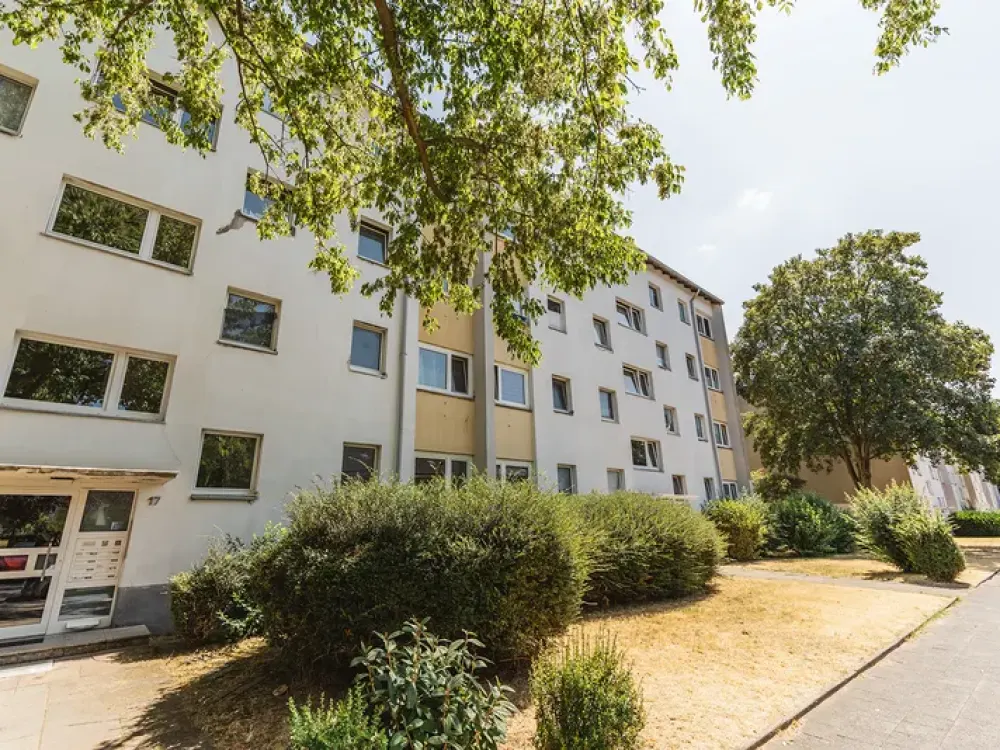 Gartenarbeit gewünscht - 3 Zi.-Whng. - modernes Wannenbad mit Fenster - Duisburg Rheinhausen