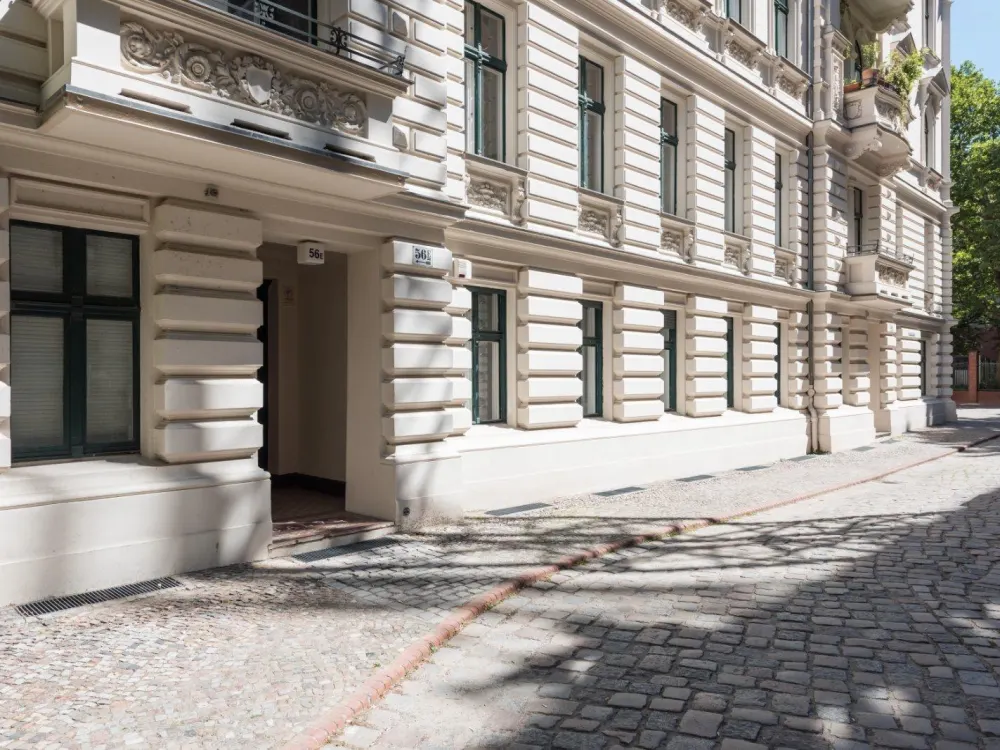 Befristet für 1,5 Jahre: Hochwertig sanierte 4-Zimmerwohnung mit Balkon im Riehmers Hofgarten