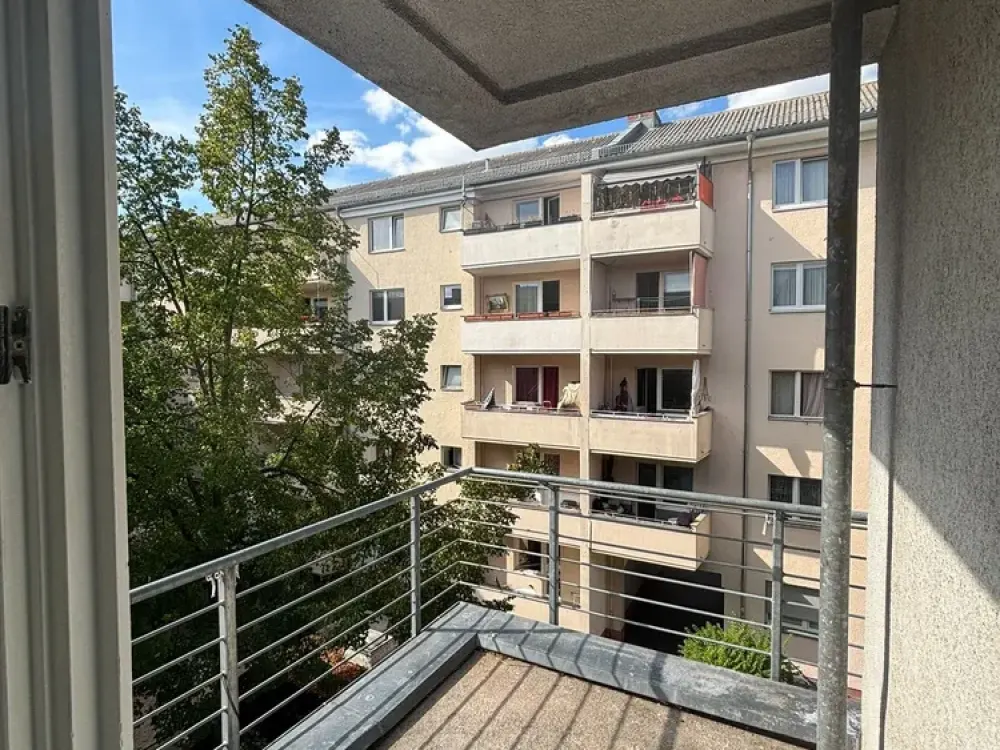 Nobody is perfect - 3 Zimmer mit Balkon warten in Neukölln auf ein wenig Zuwendung