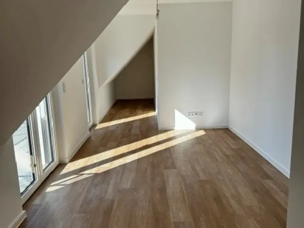 Lichtdurchflutete Dachgeschoss-Maisonette-Wohnung für Familien und Paare