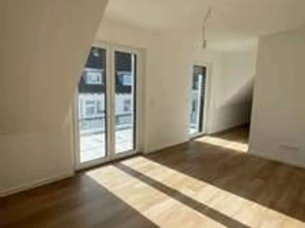 Lichtdurchflutete Dachgeschoss-Maisonette-Wohnung für Familien und Paare