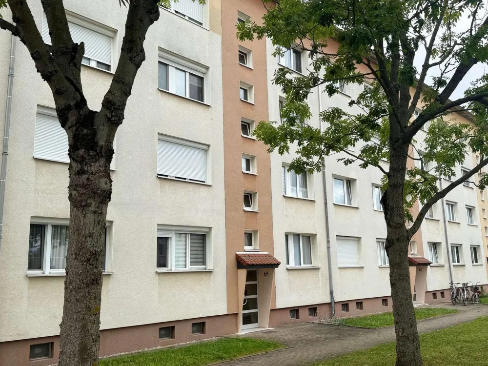 Große möblierte 3-Raum-Wohnung mit Balkon & Stellplatz in Zwenkau zu vermieten.