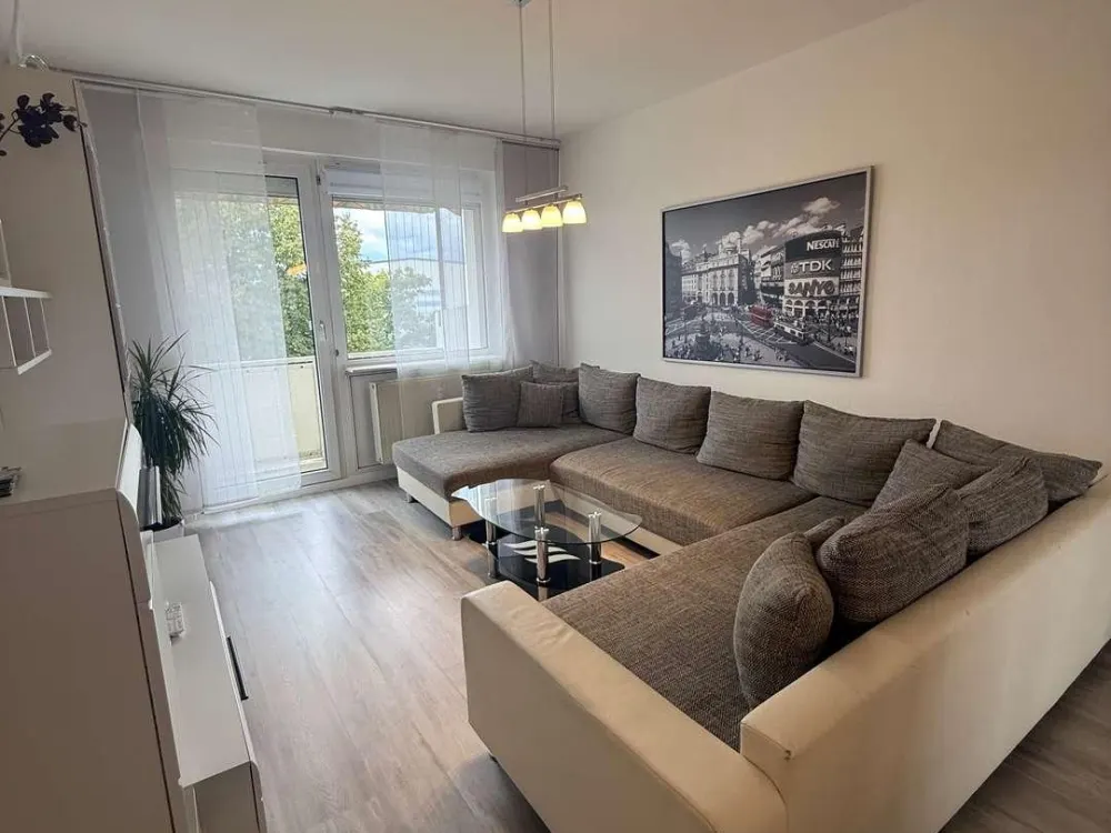 Große möblierte 3-Raum-Wohnung mit Balkon & Stellplatz in Zwenkau zu vermieten.