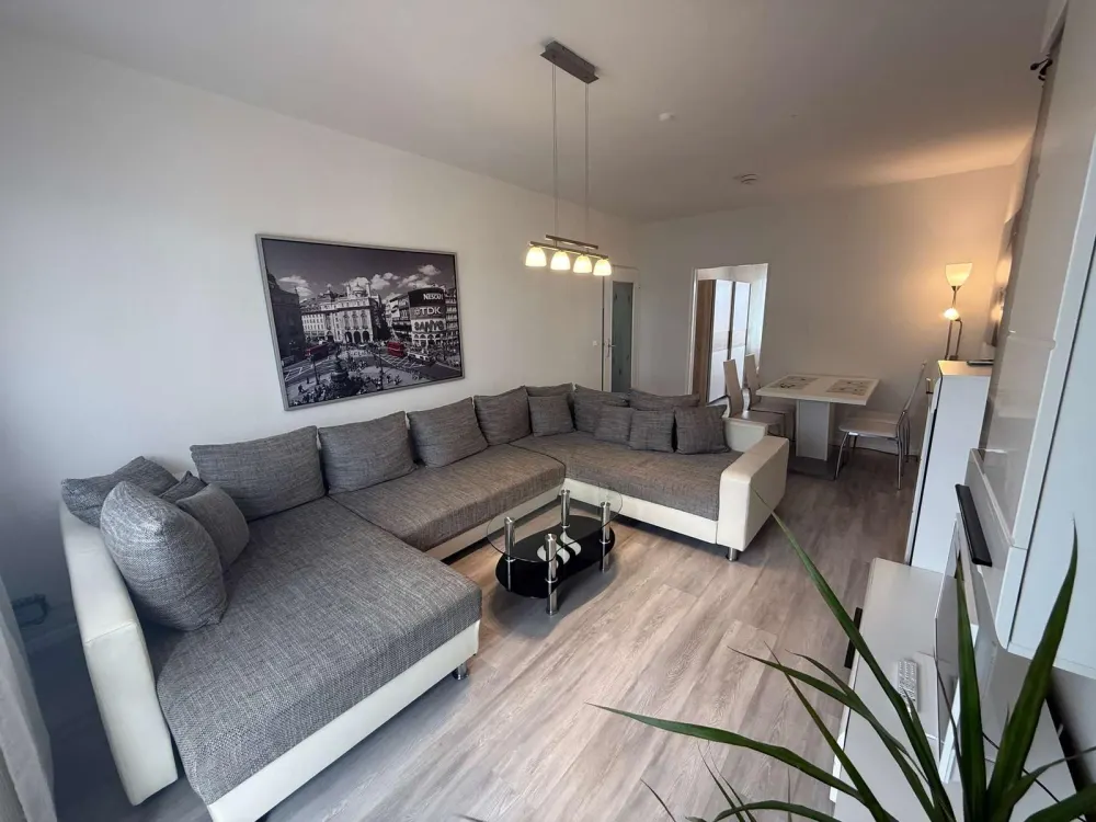 Große möblierte 3-Raum-Wohnung mit Balkon & Stellplatz in Zwenkau zu vermieten.