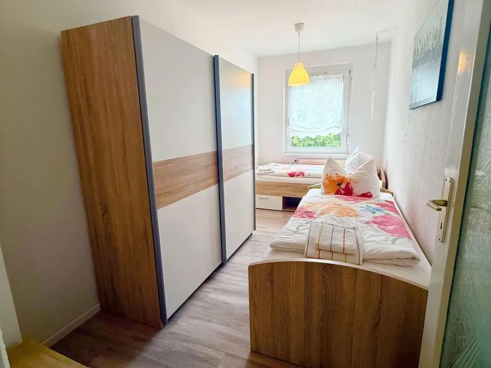 Große möblierte 3-Raum-Wohnung mit Balkon & Stellplatz in Zwenkau zu vermieten.