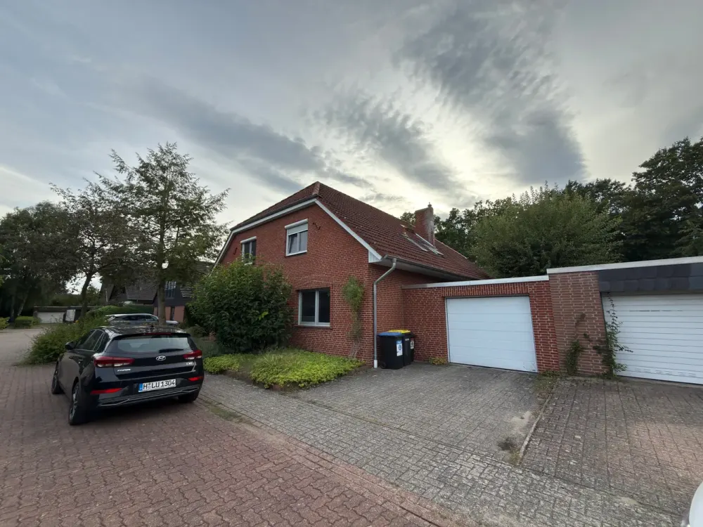 Wohnen mit Charakter: 4-Zimmer-Wohnung in Isernhagen OT Altwarmbüchen