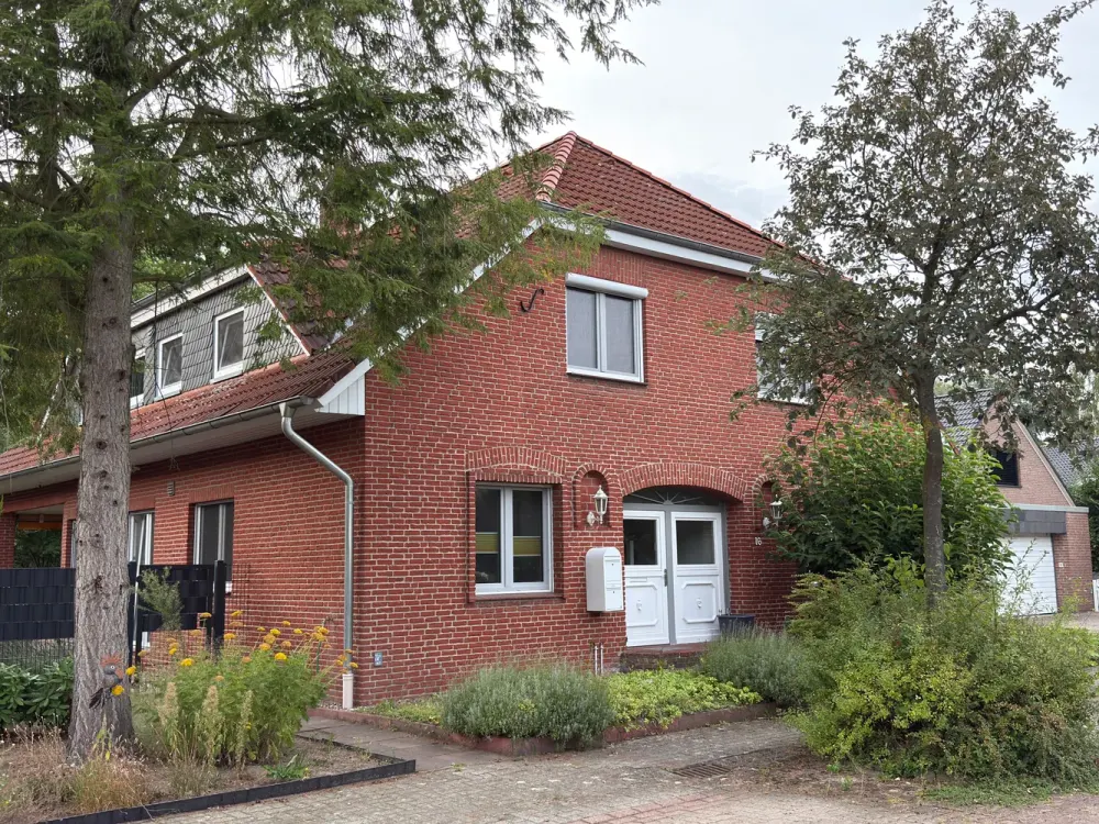 Wohnen mit Charakter: 4-Zimmer-Wohnung in Isernhagen OT Altwarmbüchen
