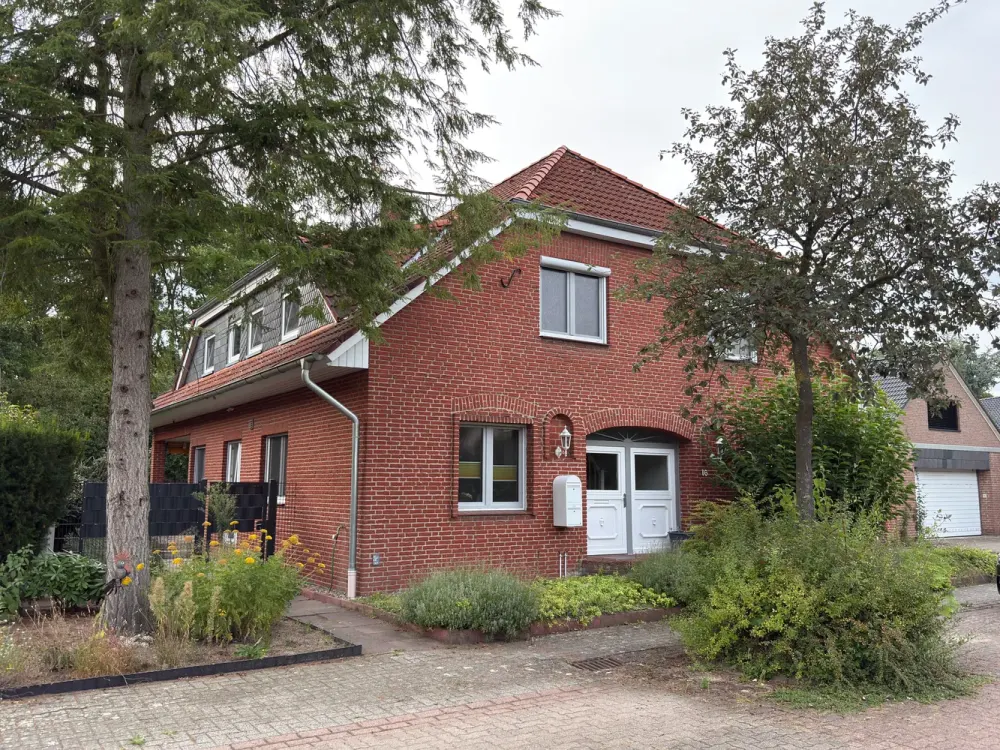 Wohnen mit Charakter: 4-Zimmer-Wohnung in Isernhagen OT Altwarmbüchen