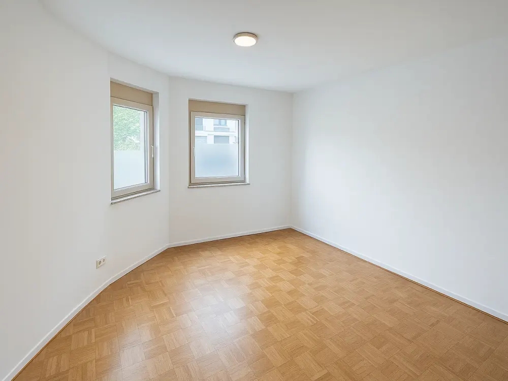 Exklusives Wohnen am Wasser: Stilvolle 4-Zimmer-Wohnung mit Terrasse & 179m² Nutzfläche in Bestlage