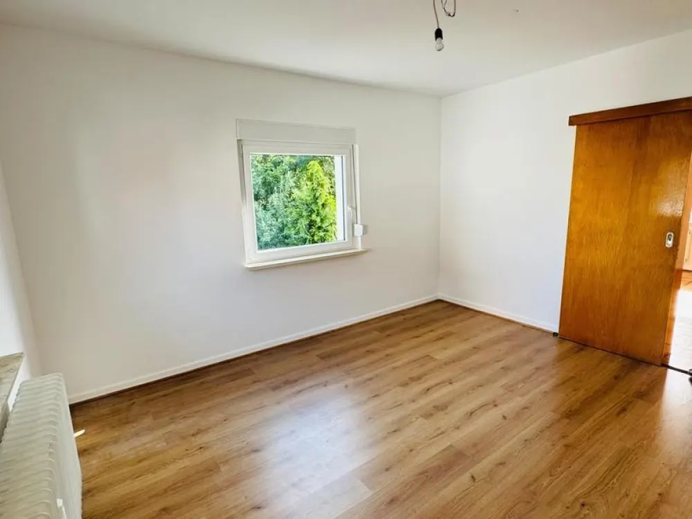 4-Zimmer-Wohnung mit traumhaften Taunusblick und eigenem Garten