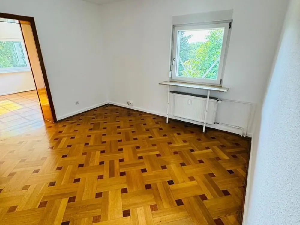 4-Zimmer-Wohnung mit traumhaften Taunusblick und eigenem Garten