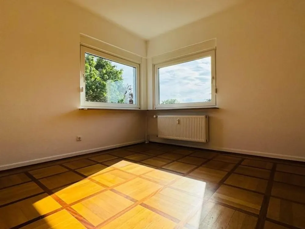 4-Zimmer-Wohnung mit traumhaften Taunusblick und eigenem Garten