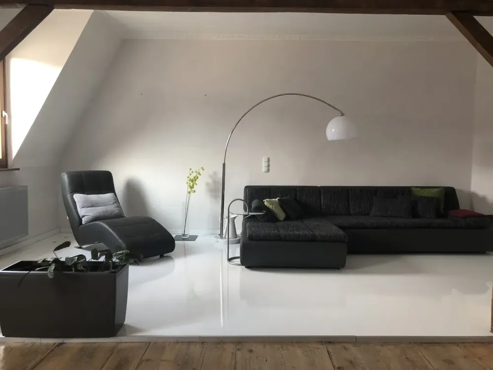 Exclusive 2.5-Room Attic Apartment with Built-in Kitchen in Frankfurt am Main