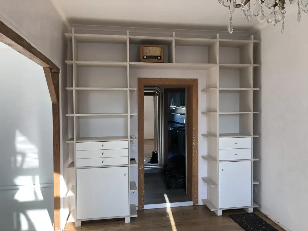 Exclusive 2.5-Room Attic Apartment with Built-in Kitchen in Frankfurt am Main
