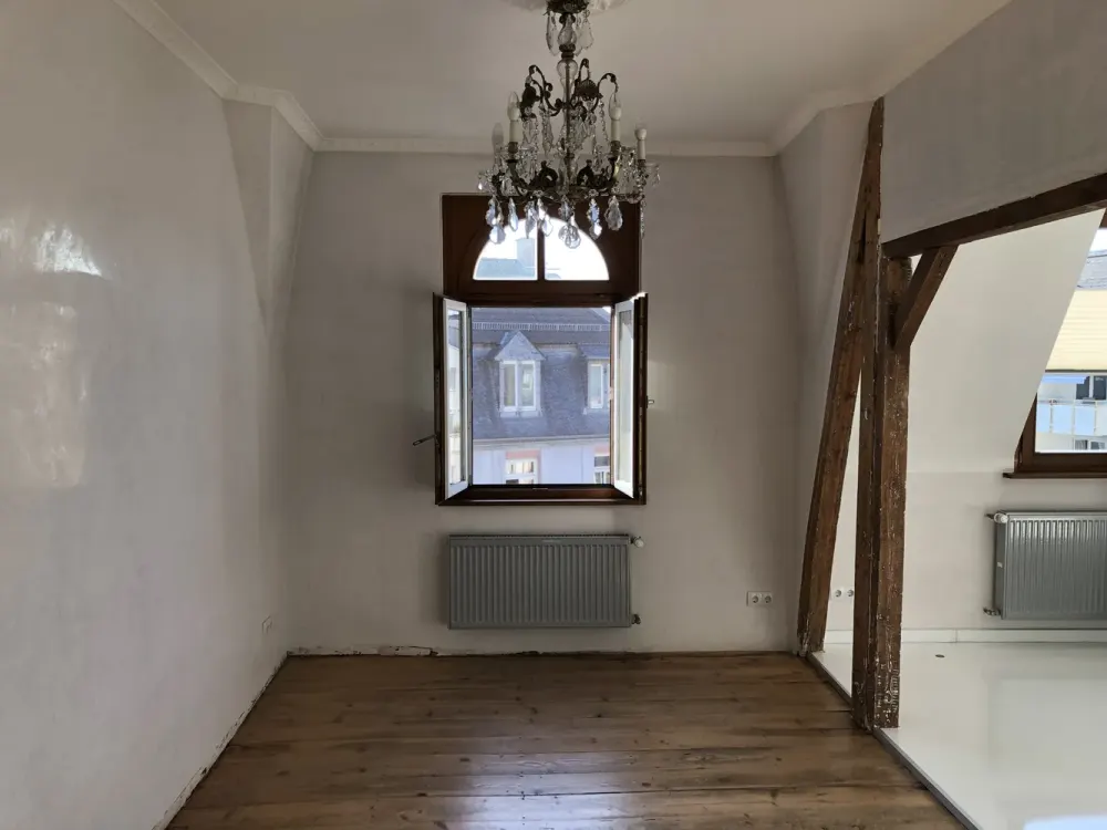 Exclusive 2.5-Room Attic Apartment with Built-in Kitchen in Frankfurt am Main