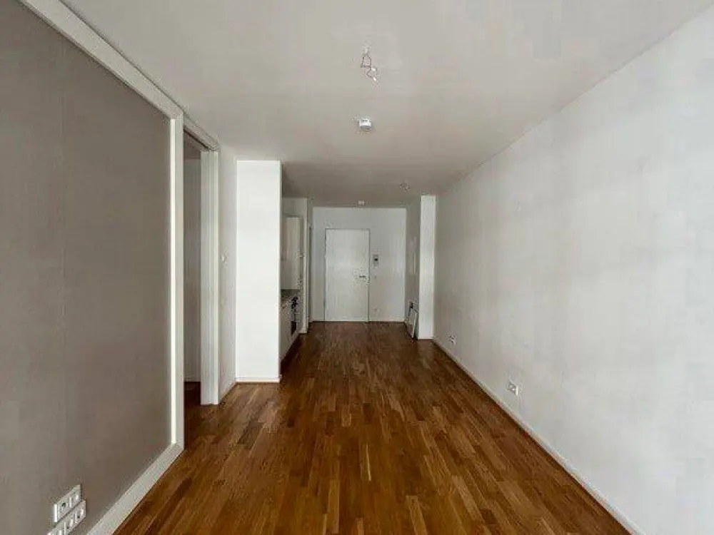 Central 2-Room Apartment with Built-in Kitchen and Balcony