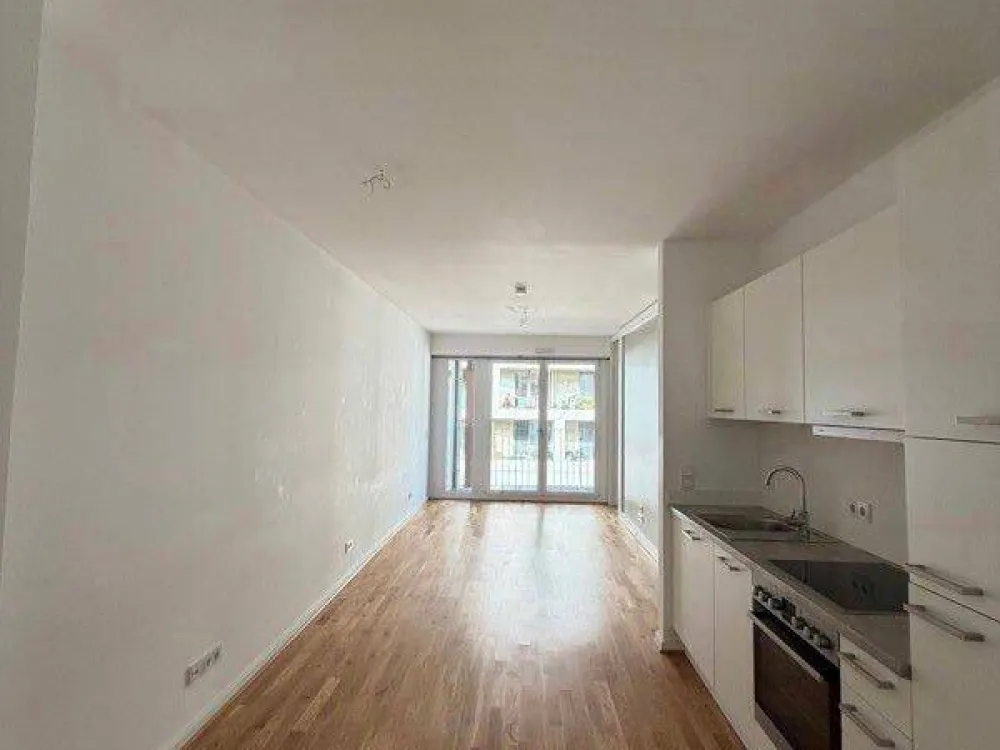 Central 2-Room Apartment with Built-in Kitchen and Balcony