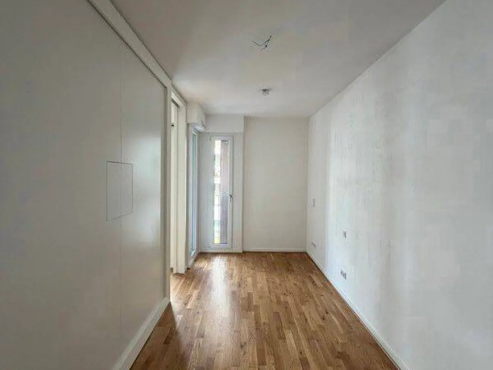 Central 2-Room Apartment with Built-in Kitchen and Balcony