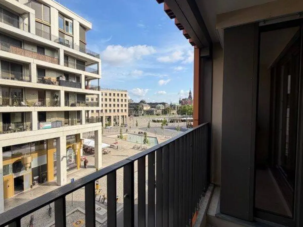 Central 2-Room Apartment with Built-in Kitchen and Balcony