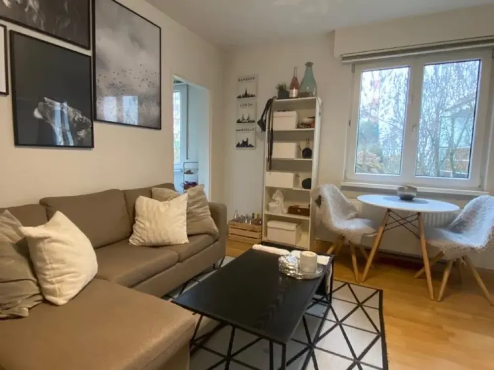 Modern sanierte offene 2-Zimmer-Wohnung mit Einbauküche in Topp-Lage Stuttgarts (Killesberg)