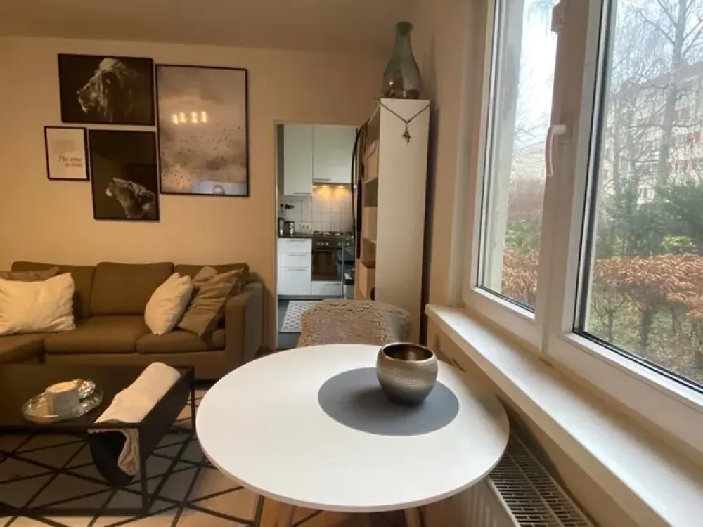 Modern sanierte offene 2-Zimmer-Wohnung mit Einbauküche in Topp-Lage Stuttgarts (Killesberg)