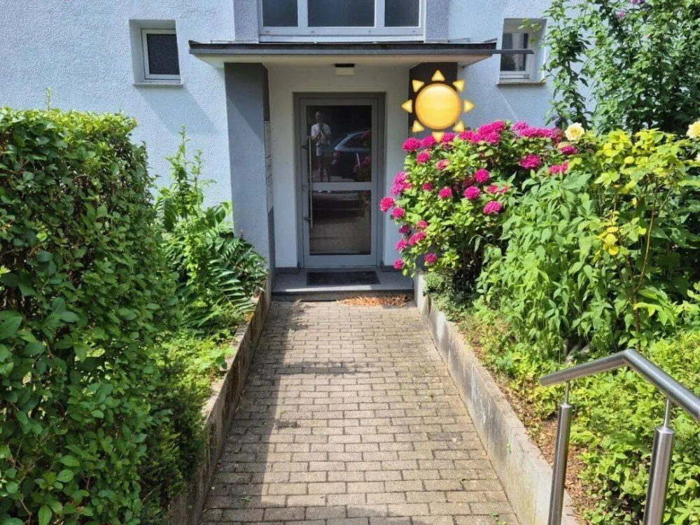 helle 2 Zimmerwohnung Stuttgart Degerloch Balkon Altbau teilmöbliert